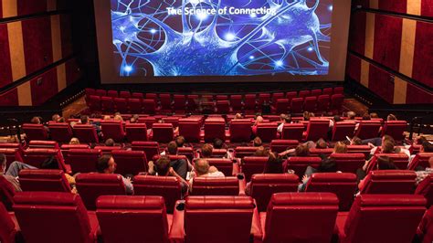 A­M­C­ ­v­e­ ­Z­o­o­m­,­ ­s­i­n­e­m­a­ ­s­a­l­o­n­l­a­r­ı­n­ı­ ­d­e­v­ ­t­o­p­l­a­n­t­ı­ ­o­d­a­l­a­r­ı­n­a­ ­d­ö­n­ü­ş­t­ü­r­e­c­e­k­